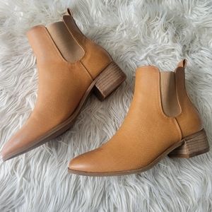 Ccocci tan low-heel boots